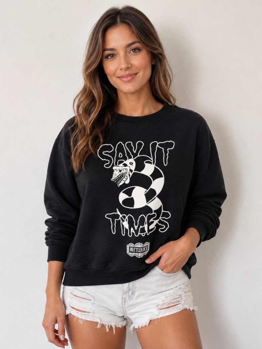 Beetlejuice Snake Graphic Sweatshirt Women's Size Medium Black Crewneck Pullover
